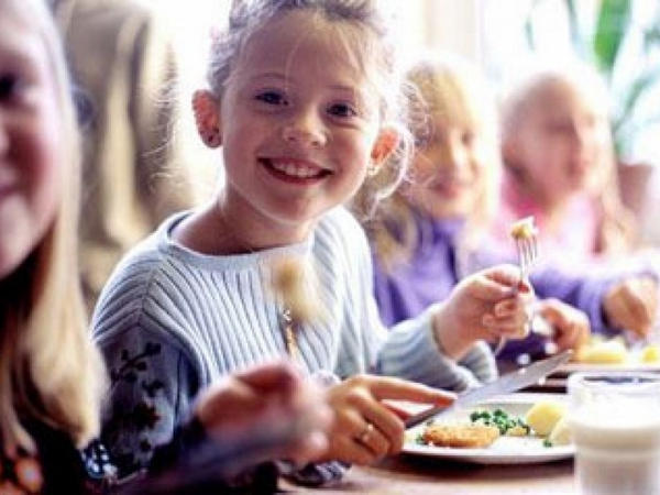 В Кременчуге младшие школьники и дети льготных категорий так и будут бесплатно питаться