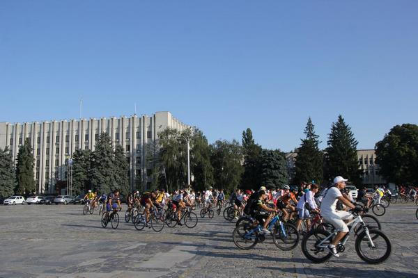 В Кременчуге на День Независимости состоялся традиционный велопарад