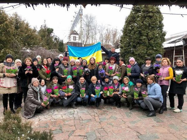 Кременчужанок, які роблять великий внесок у перемогу України, привітають квітами