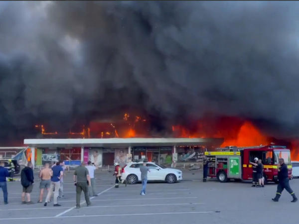 Обстрел торгового центра в Кременчуге: шокирующие последствия