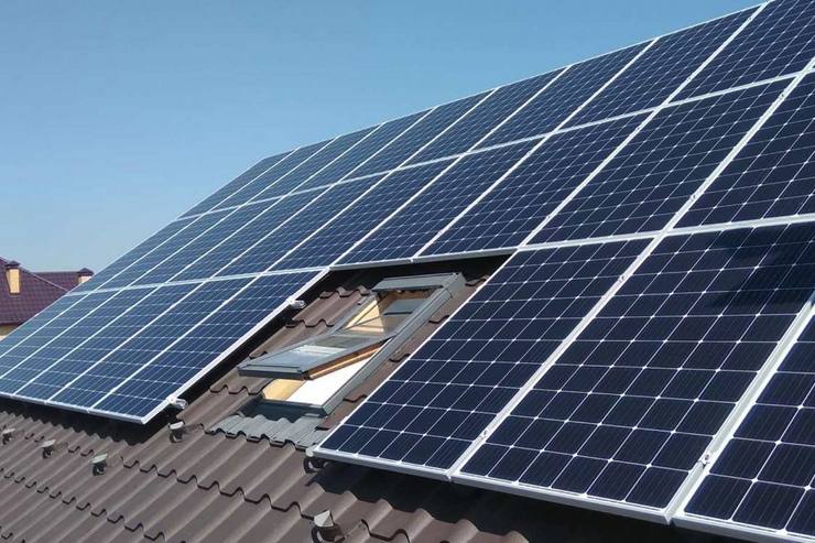 Переваги та недоліки сонячних батарей у приватному будинку