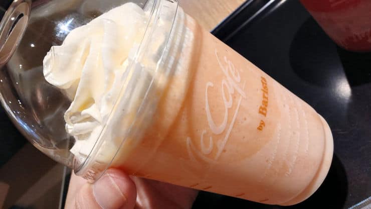 Мороженное из McDonald's в купольном стакане
