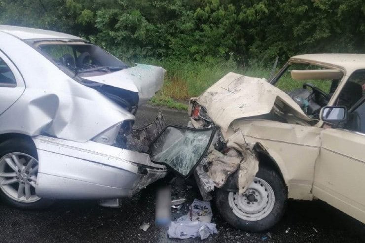 Двоє постраждалих у ДТП поблизу Кременчука: зіткнулися Mercedes та ВАЗ