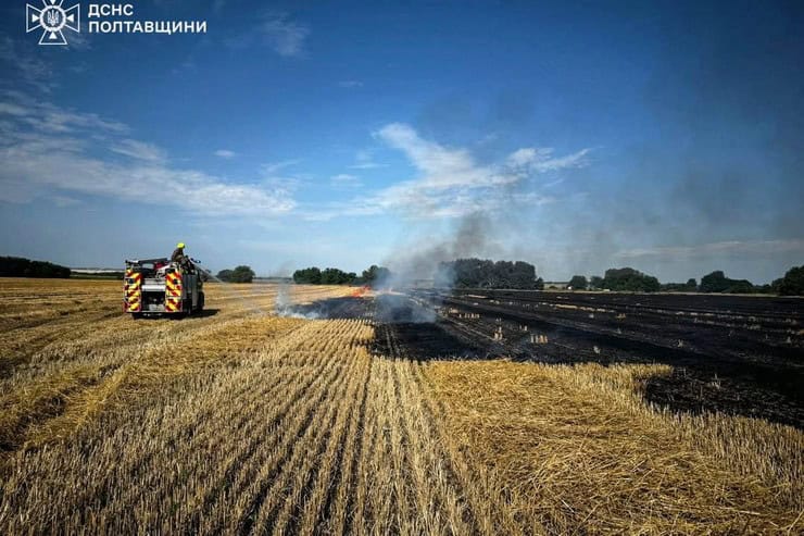 В Кременчуцькому районі ліквідували масштабну пожежу на відкритій території