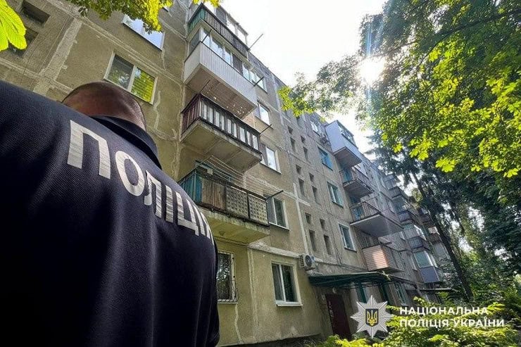 В Кременчуці 4-річний хлопчик випав з вікна четвертого поверху багатоповерхівки
