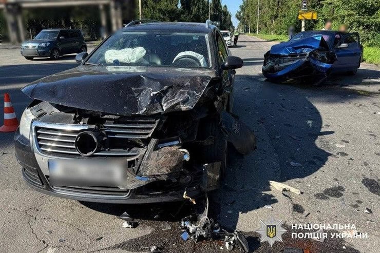 ДТП в Кременчуці: зіткнулися два автомобілі, водії опинилися в лікарні