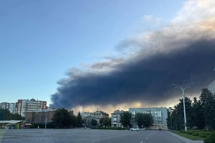 Масований обстріл Кременчука сьогодні вночі: небезпека зараз також зберігається
