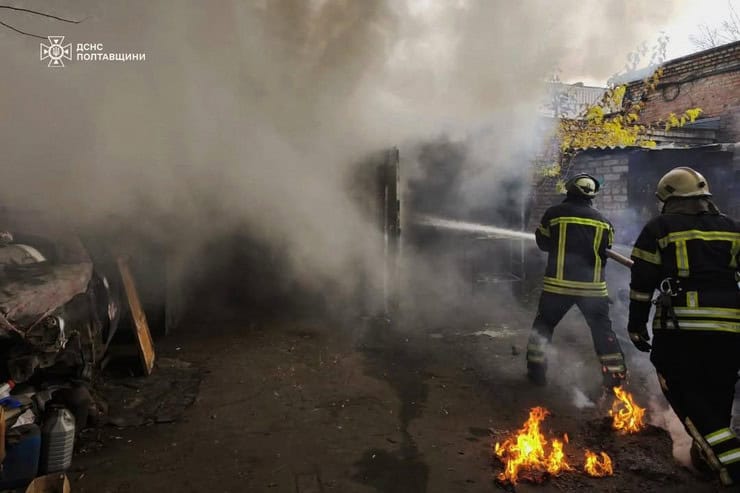 Пожар в Горишних Плавнях: огонь уничтожил автомобиль в гараже