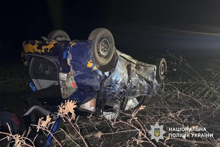 ДТП в Кременчугском районе: автомобиль перевернулся, пассажир госпитализирован