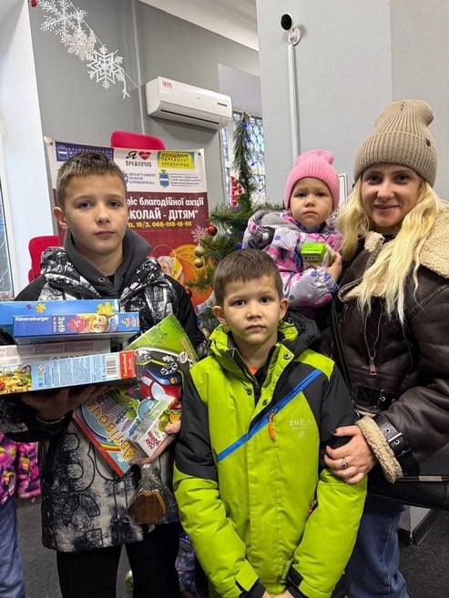 В Кременчуге более 250 детей ВПЛ получили подарки от Святого Николая