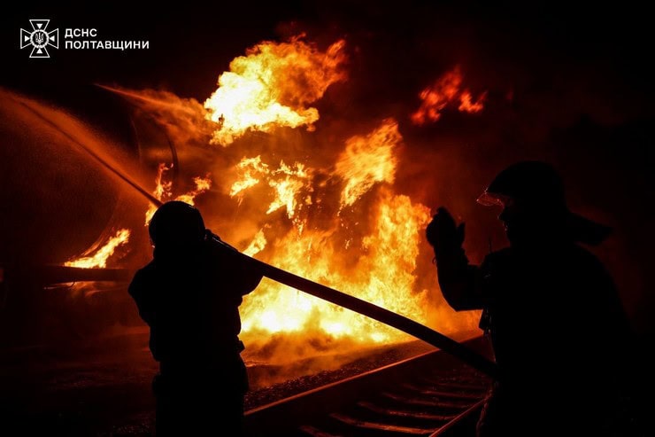 Масштабные пожары в Кременчугском районе после ночной атаки по объектам энергетики гасили около 200 спасателей