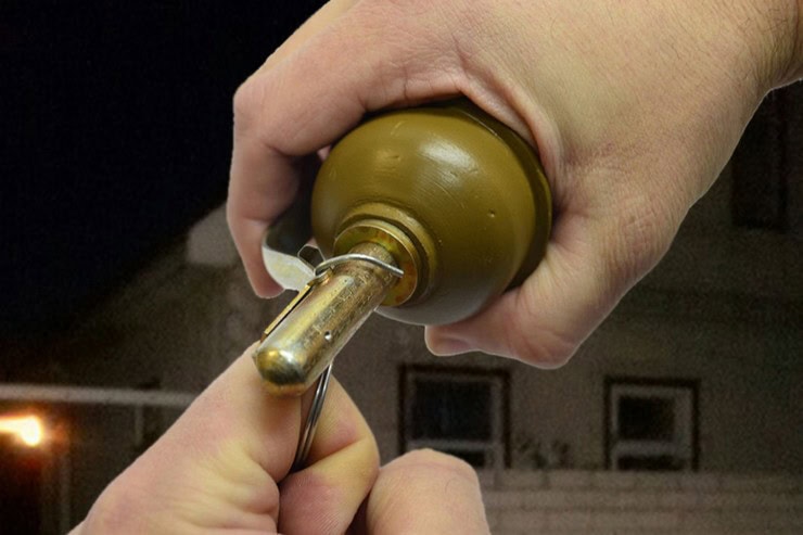 Взрыв в Кременчугском районе: мужчина взорвал боеприпас, ранены две женщины