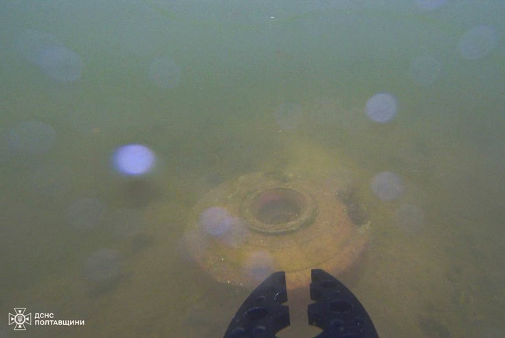 В озере Кременчуга обнаружили мину: как подрывали опасный боеприпас