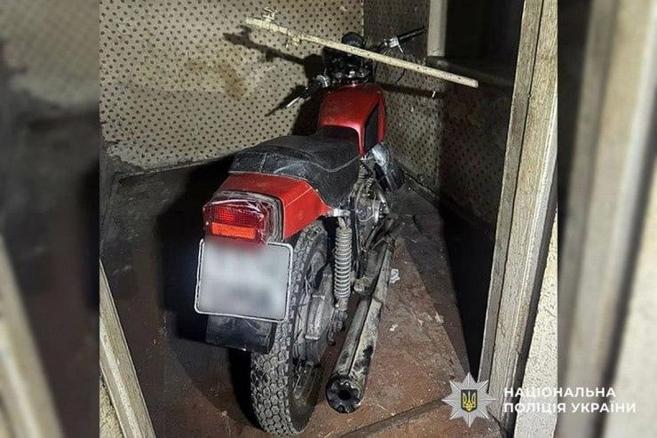 Пока служил в ВСУ — украли мотоцикл: в Кременчугском районе полиция разоблачила злоумышленника, который обокрал военнослужащего