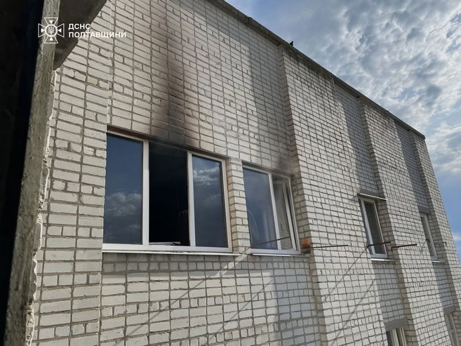 В Кременчуге на пожаре спасли трех человек, среди них ребенок