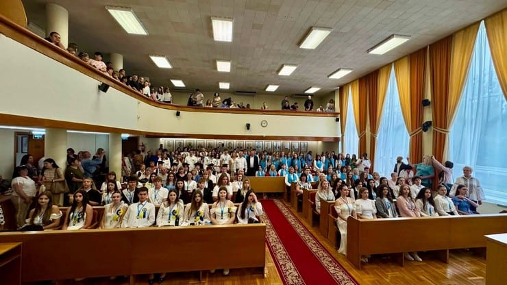 В Кременчуге наградили 130 лучших выпускников 2026 года