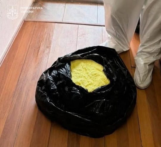 У супругов из Кременчуга изъяли почти 14 кг прекурсоров, которые использовали для изготовления наркотиков