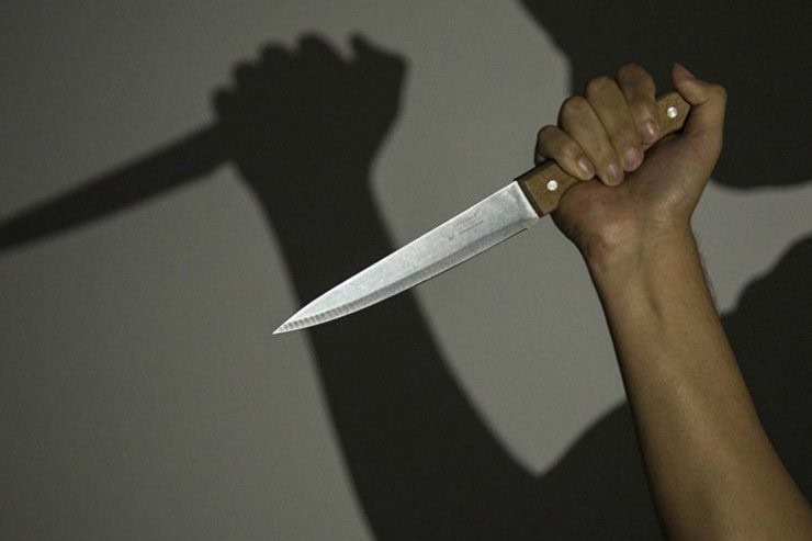 Поножовщина в Кременчугском районе: 34-летняя женщина во время ссоры вонзила нож в живот мужчине