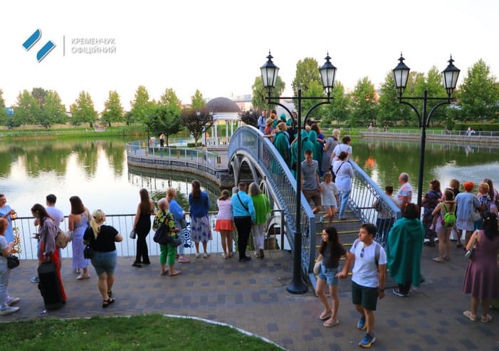 В Кременчуге прошел яркий фестиваль искусств «Арт-сад» в Городском саду
