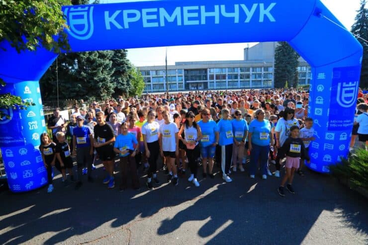 В Кременчуге состоялся Всеукраинский забег «Уважаю Воинов, бегу за Героев Украины»: участие приняли более 500 горожан
