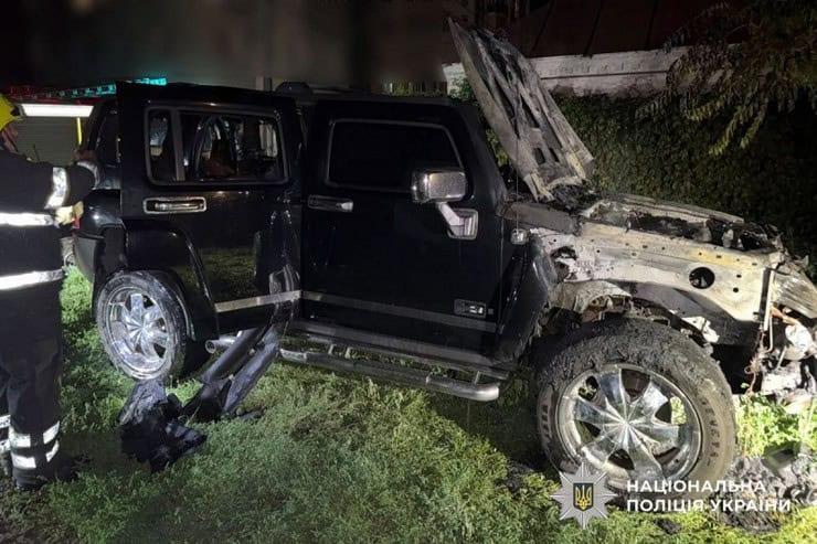 В Кременчуге ночью горел автомобиль Hummer: полиция выясняет обстоятельства