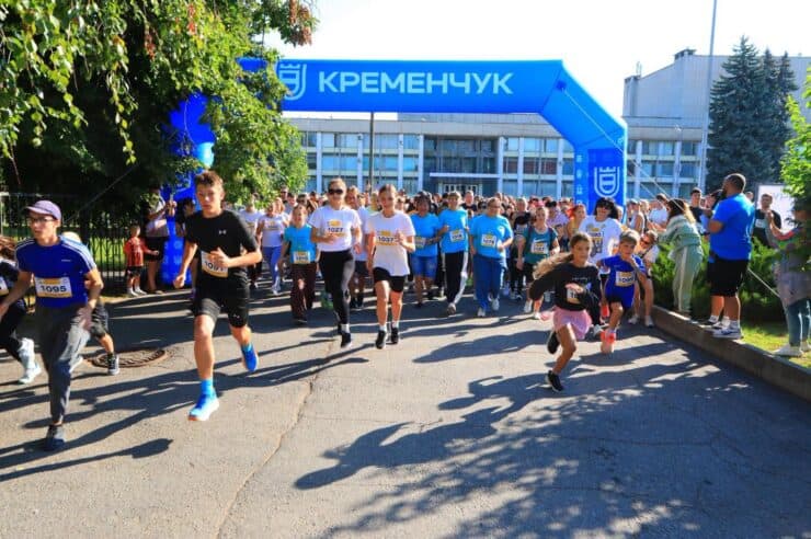 В Кременчуге состоялся Всеукраинский забег «Уважаю Воинов, бегу за Героев Украины»: участие приняли более 500 горожан