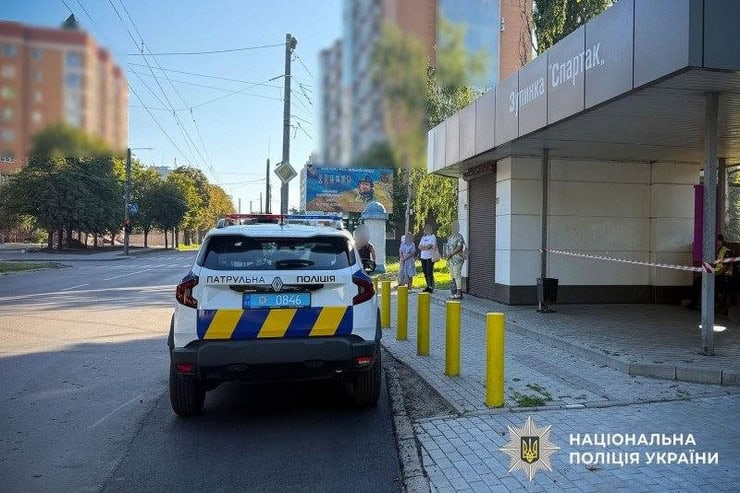 В Кременчуге 62-летний мужчина умер на остановке общественного транспорта