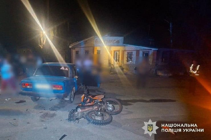 В результате ДТП в Кременчугском районе с участием ВАЗ и мотоцикла пострадали трое подростков