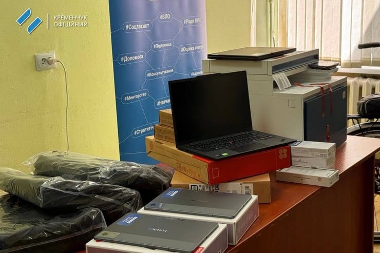 Для социальных работников и Университета третьего возраста Кременчуга передали технику и 4 велосипеда