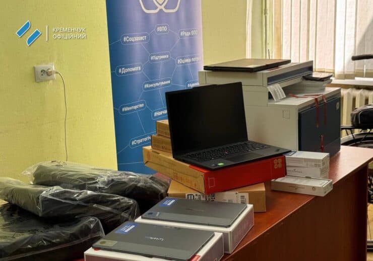 Для социальных работников и Университета третьего возраста Кременчуга передали технику и 4 велосипеда