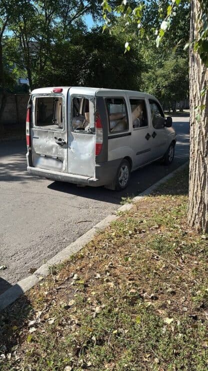 Взрывы в Кременчуге и последствия обстрела: повреждены многоэтажки, автомобили, есть раненые