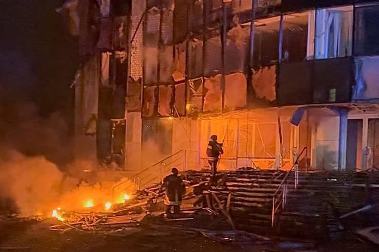 Ночной обстрел Кременчуга: «прилет» по зданию телерадиокомпании