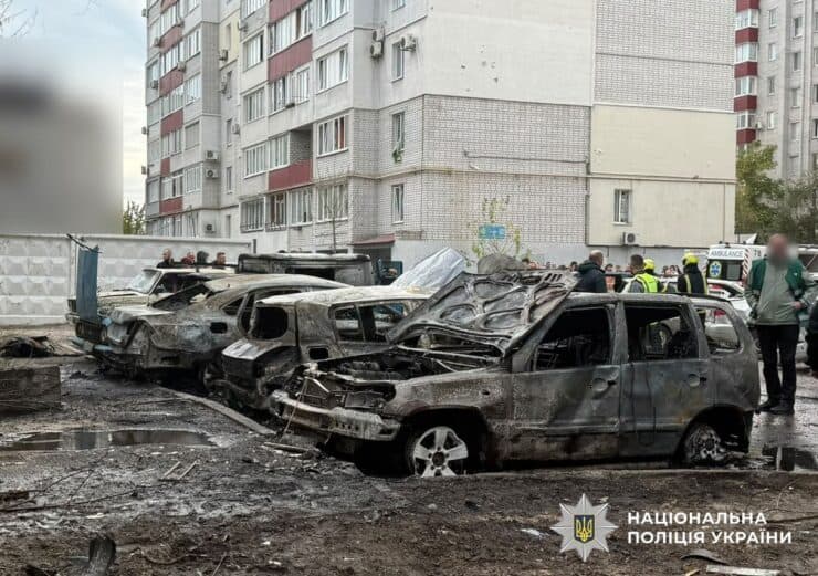 Последствия обстрелов Кременчуга: «прилет» по двум локациям, 3 погибших и 32 раненых