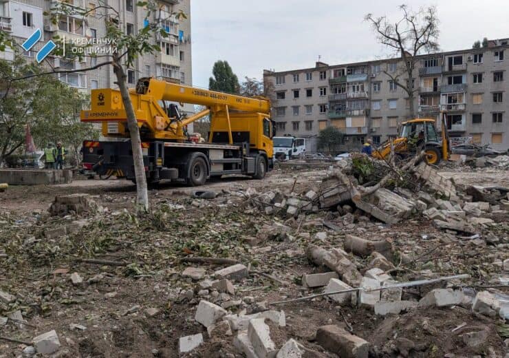 В Кременчуге продолжается ликвидация последствий ракетного обстрела 7 октября