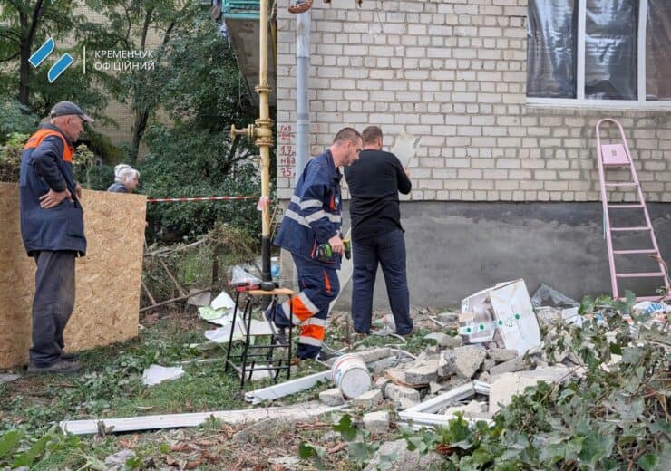 В Кременчуге продолжается ликвидация последствий ракетного обстрела 7 октября