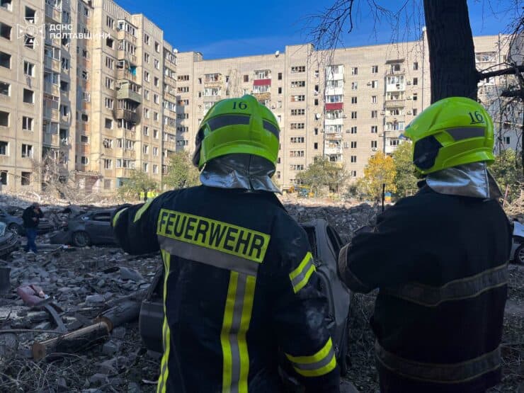 Обстрел Кременчуга сегодня — город получил масштабные разрушения в результате попадания ракеты: есть погибшие, раненые