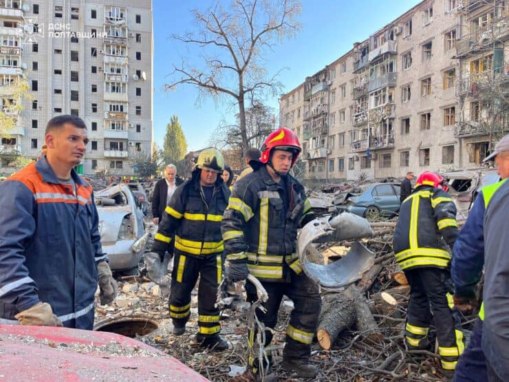 Обстрел Кременчуга сегодня — город получил масштабные разрушения в результате попадания ракеты: есть погибшие, раненые