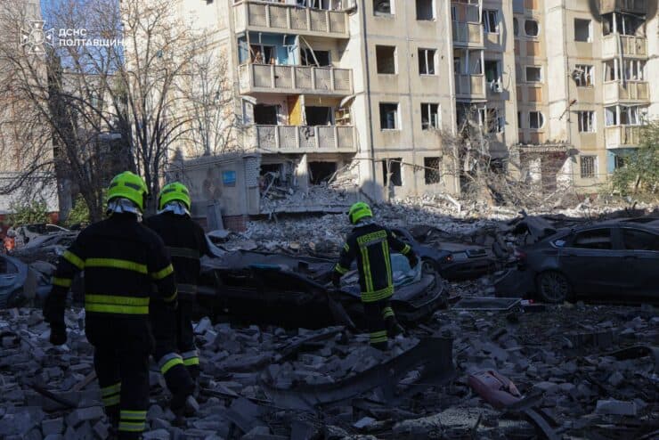 Обстрел Кременчуга сегодня — город получил масштабные разрушения в результате попадания ракеты: есть погибшие, раненые