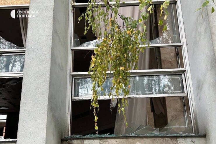 Подробности и последствия ночного обстрела Кременчуга: 2 раненых, повреждены университет и Дворец культуры
