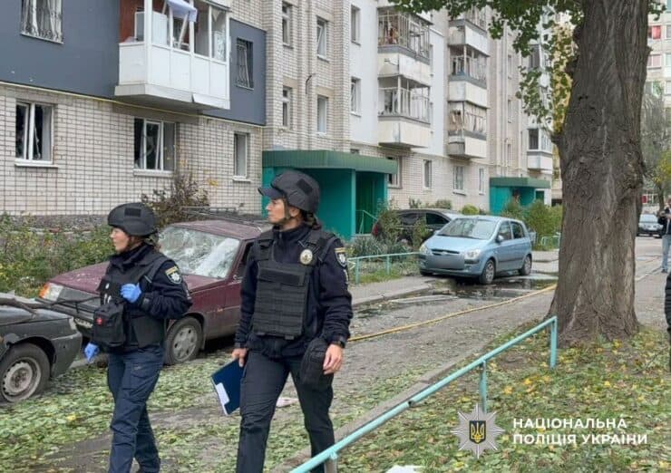 Последствия обстрелов Кременчуга: «прилет» по двум локациям, 3 погибших и 32 раненых
