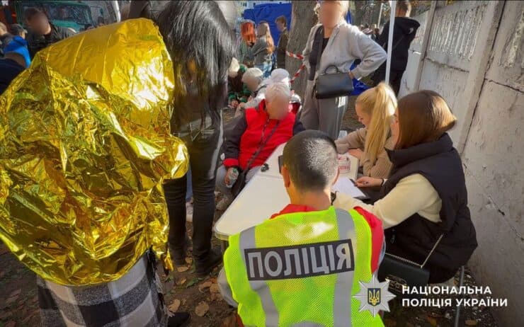 Обстрел Кременчуга сегодня — город получил масштабные разрушения в результате попадания ракеты: есть погибшие, раненые